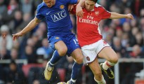 Manchester le ganó al Arsenal y quedó por ahora como líder de la Premier League.