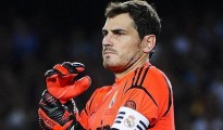 Iker Casillas sufrió una fractura en su mano izquierda.