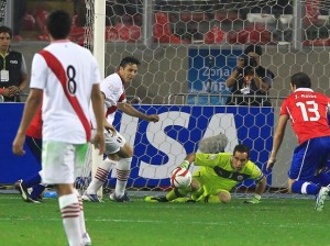 Bravo sabe que esta derrota complica la opción chilena. Ante Uruguay es obligación ganar.