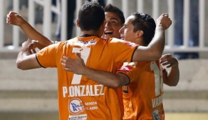 Cobreloa le quitó el ínvicto a Everton y sigue en la pelea por el título.