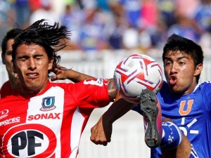 La "U" ganó pero con polémicas decisiones referiles.