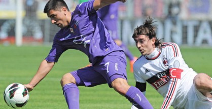 Pizarro anotó de penal el empate de la Fiore ante el Milán.
