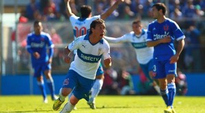 Ríos celebra la apertura de la cuenta. la UC le pasó por arriba a la "U" y sigue ilusionada con el título.