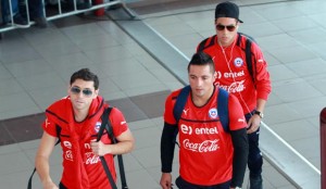 Chile ya está en Asunción donde fueron recibido por un centenar de hinchas.