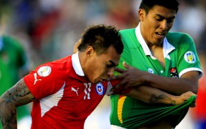 Chile se medirá a un defensivo Bolivia. La Roja está obligado a ganar para seguir camino al Mundial.