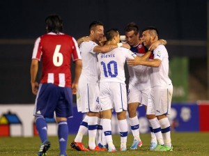 Chile celebra en Asunción. Una postal poco frecuente en nuestra historia futbolística.