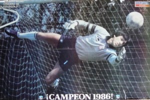 Roberto Rojas "tapó" su complicación, como lo hacía con los balones. 