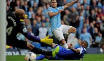 El Kun Agüero volvió a ser figura. anotó dos goles en el triunfo del City.