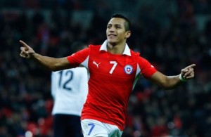 Alexis Sánchez asistió a Eduardo Vargas y Mauricio Pinilla en sus goles.