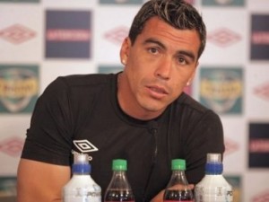 Esteban Paredes criticó a Astudillo, recalcándole que Colo Colo es el Campeón y la Cato es el subcampeón..