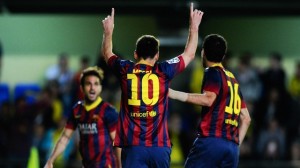 Messi señala hacia el cielo, en honor a Tito Vilanova, luego de sellar la remontada ante el Villarreal.