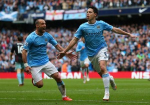 Samir Nasri abrió el camino para el cuarto campeonato del City en la liga de Inglaterra.