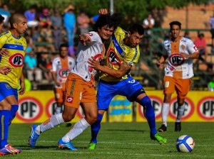 Disputado, pero sin emociones en los arcos fue el encuentro jugado en el mineral 