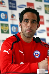 Claudio Bravo, habló con la prensa  después del triunfo de Chile ante España y dijo que hay que ir paso a paso