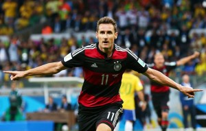 Miroslav Klose se convirtió en el goleador histórico de los mundiales con 16 goles convertidos.