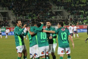 El volante de Santiago Wanderers, Jorge Luna, volvió a celebrar de manera consecutiva tras marcar el gol del triunfo a Cobreloa.