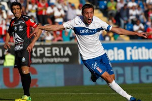 El argentino Cahais desató la locura entre los cruzados. (Foto: Emol)