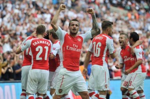 Cazorla, Ramsey y Giroud le dieron la Comunity Shield al Arsenal. 