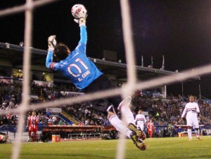 El meta brasileño ahogando el grito de gol de Nicolás Castillo 