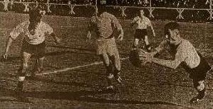 Postal de 1938 de un clásico entre Colo-Colo y Universidad de Chile