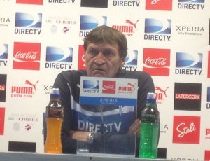 “Hay partidos que el jugador le debe regalar al hincha", dice el argentino en la previa del Clásico Universitario.