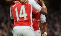 Alexis anotó doblete en el triunfo por tres a cero de Arsenal sobre el Burnley.