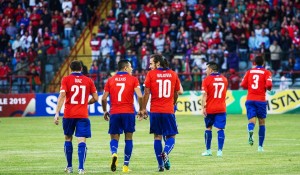 Los compañeros del "Mago" destacaron el actuar del conductor de Chile.