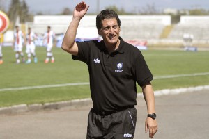 El actual entrenador de Huachipato es uno de los principales candidatos a usar la banca cruzada el próximo año. 