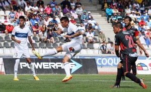 Mark González anotó dos goles, en la victoria de la UC sobre Antofagasta en Coquimbo.