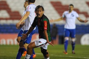 El "Tiburón" Ramos anotó el tanto de visita, que sirvió para ubicar al elenco de La Cisterna en la fase de grupos de la Copa Libertadores.