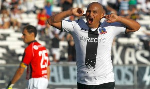 Suazo anotó el 2-0 de los albos sobre Barnechea.