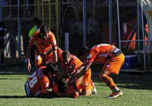 Cobreloa logra triunfo que  lo mantiene vivo en la lucha por no descender.