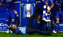 Mourinho celebró con todo la obtención del título de la Capital One.