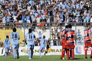 Francisco Castro, Manuel Villalobos, Cesar Pinares y Rafael Caroca fueron los goleadores de la victoria de los dragones celestes.