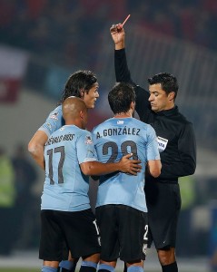 Cavani y Fucile se fueron expulsados ante Chile.