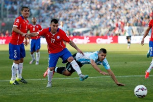 Gary Medel podría partir a la Premier League, nuevamente.