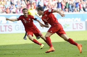 Lewandowski y Müller anotaron para el triunfo del Bayern Múnich.