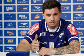 Eugenio Mena se queda en el Cruzeiro.
