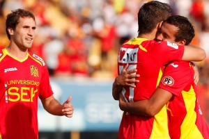 Jugadores hispanos celebrando un triunfo el 2014.