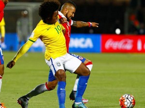 Arturo Vidal mojó la camiseta.