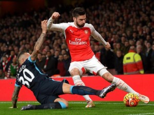 Giroud convirtió en la victoria del Arsenal.