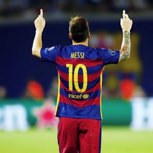 Messi anotó un golazo de tiro libre.
