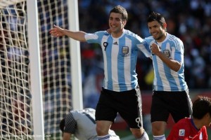El ST argentino considera a Agüero e Higuaín dentro de los 5 mejores delanteros del mundo, pero sólo uno de ellos será titular ante Chile.