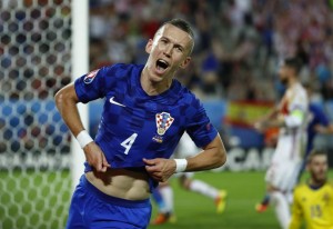 Kalinin y Périsic le dieron la victoria a Croacia.