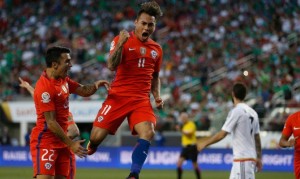 Eduardo Vargas marcó 4 goles frente a México y es goleador de la Copa América Centenario.