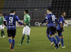 Huachipato celebró en casa.