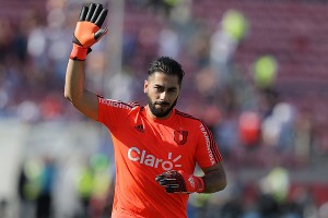 Despidiendo a sus hinchas tras su lesión de la rodilla. 