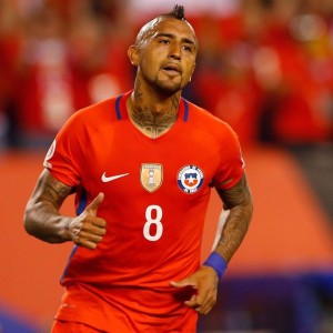 Vidal, genio y figura en el triunfo de Chile sobre Perú.