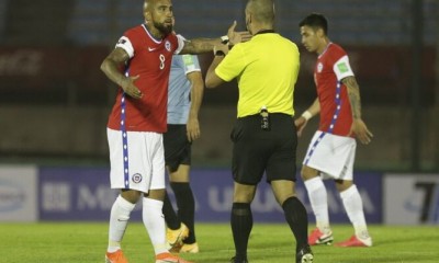 chile Arturo Vidal Eber Aquino arbitro