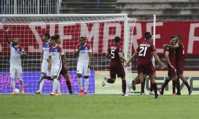 Venezuela le ganó a Chile por primera vez en las clasificatorias y en La Roja hubo pocos que se salvan de la crítica.